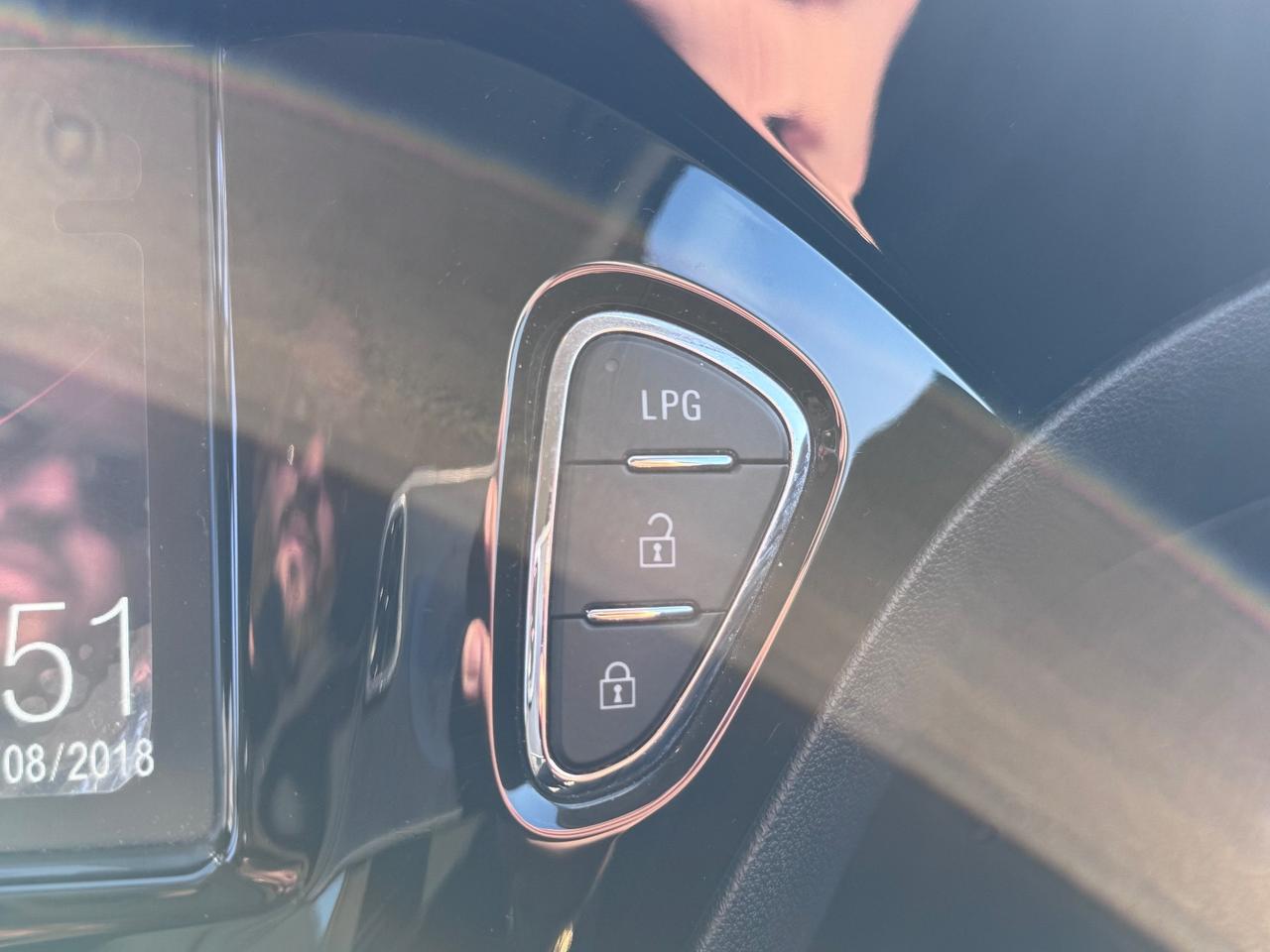 Opel Corsa 1.4 90CV GPL Tech Coupé Black Edition