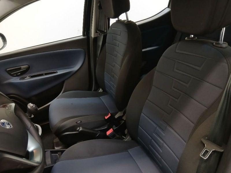 Lancia Ypsilon 1.0 firefly hybrid Platino s&s 70cv