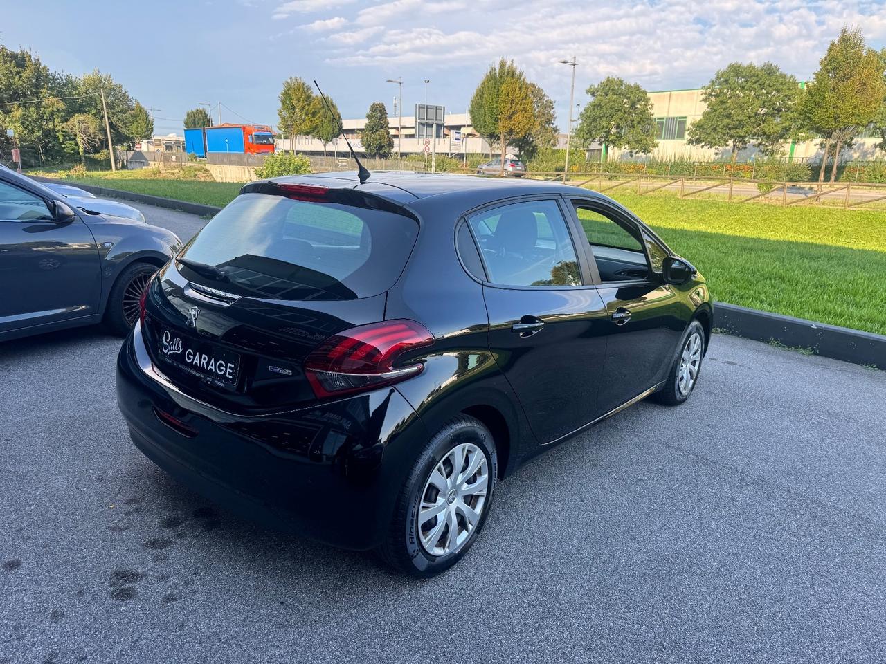 Peugeot 208 1.2 benzina Neopatentati