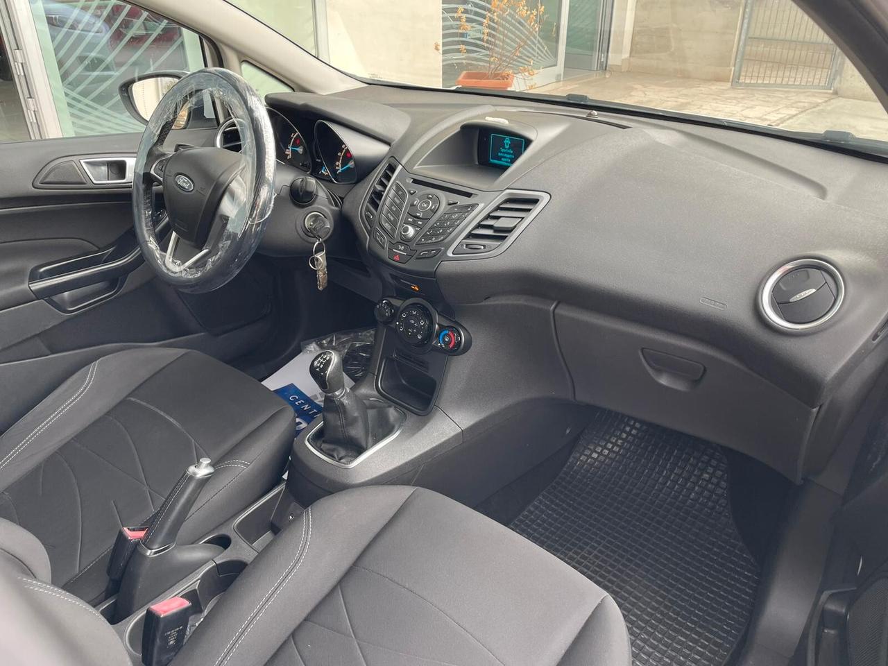Ford Fiesta 1.2 5 porte Black & White Edition neopatentati