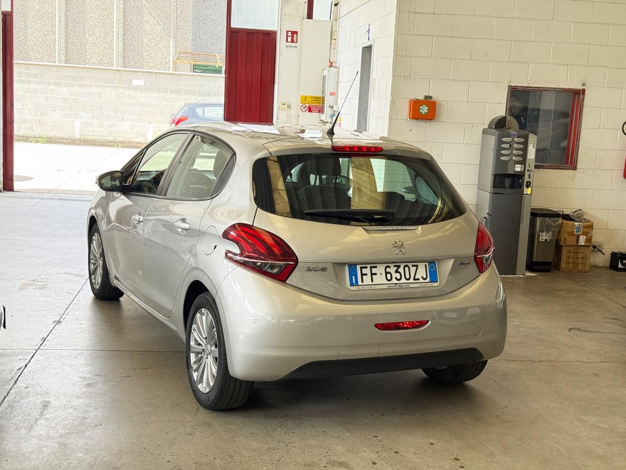 Peugeot 208 PureTech 82 5 porte Allure