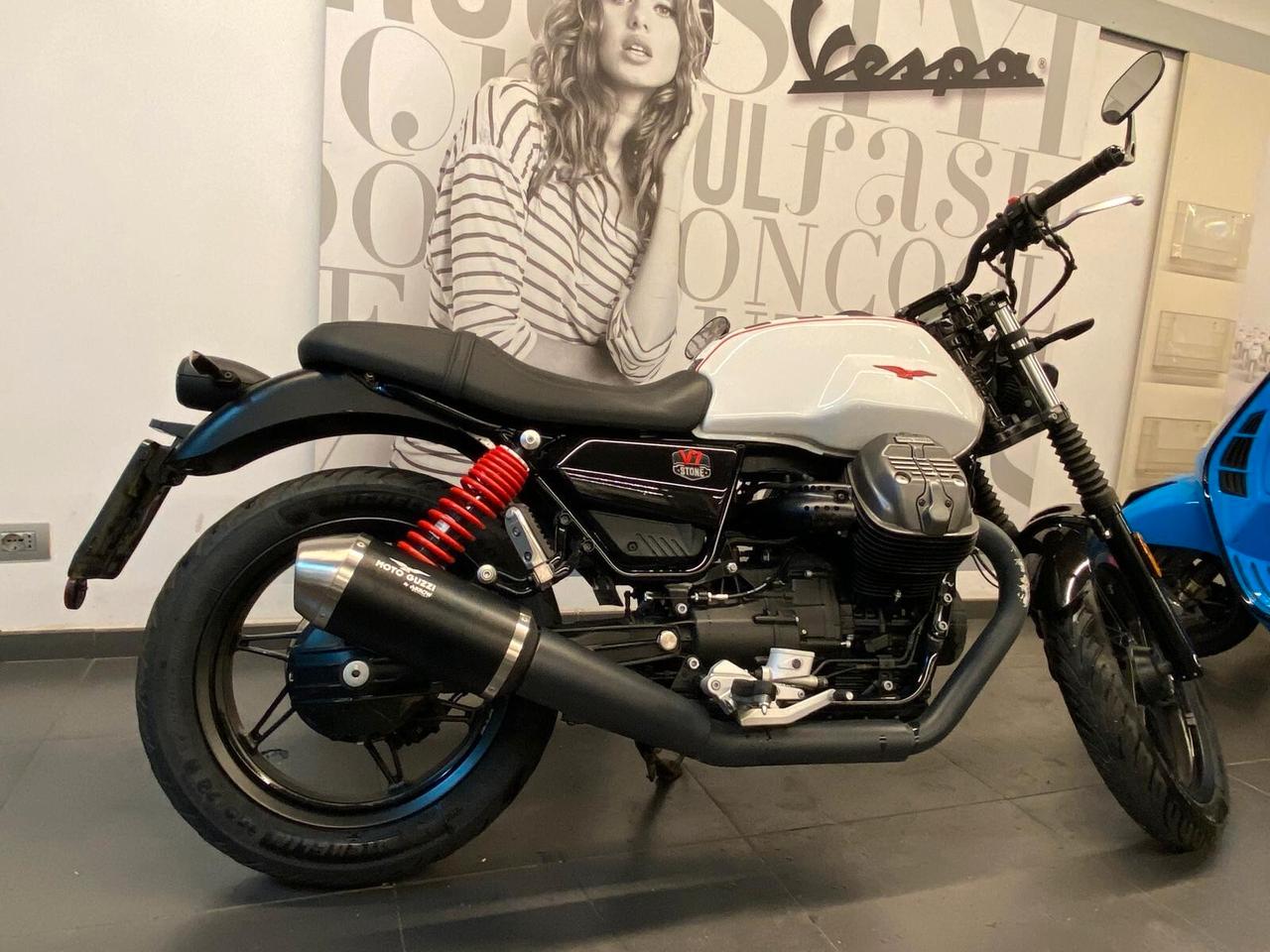Moto Guzzi V7 IV 850 STONE TEN