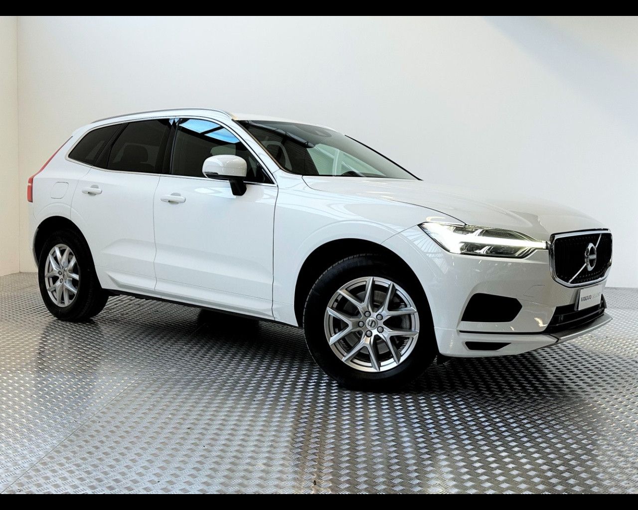 VOLVO XC60 (2017--->) XC60 B4 (d) Geartronic Momentum