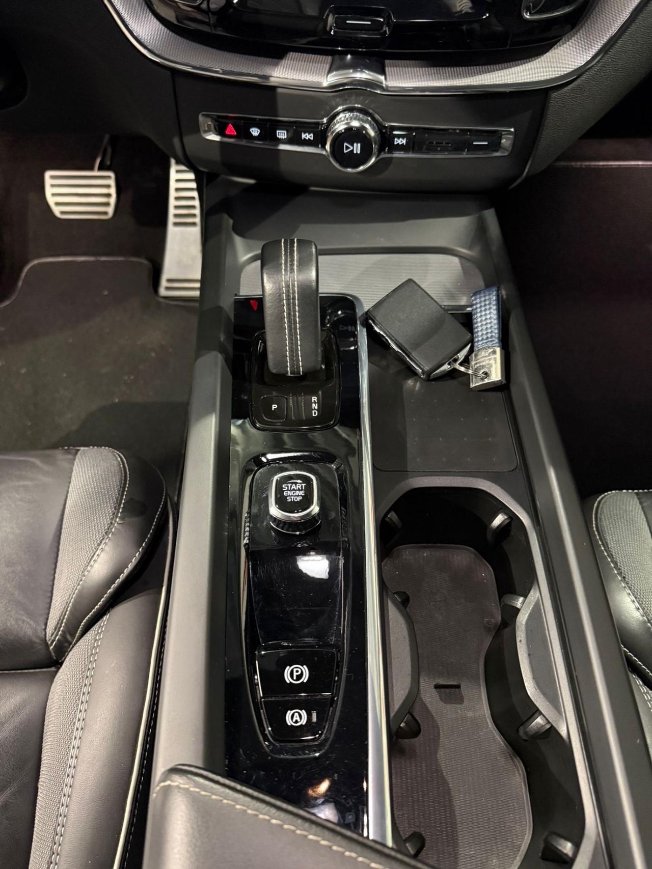 Volvo XC 60 -4x4 -UNICO PROPRIETARIO-GARANZIA