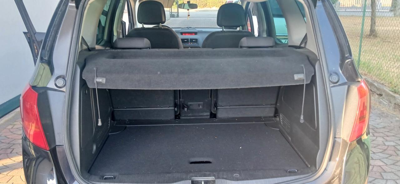 Pochi km Opel Meriva benzina neopatentati