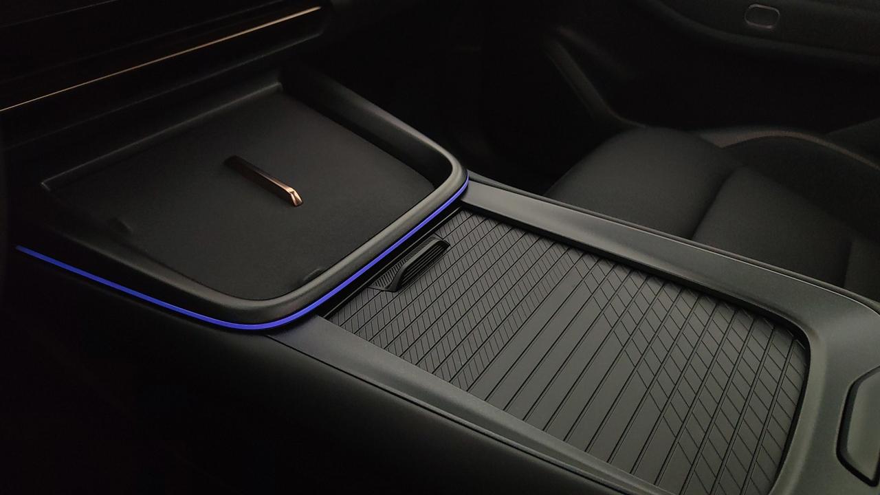 LYNK&CO 08 MORE