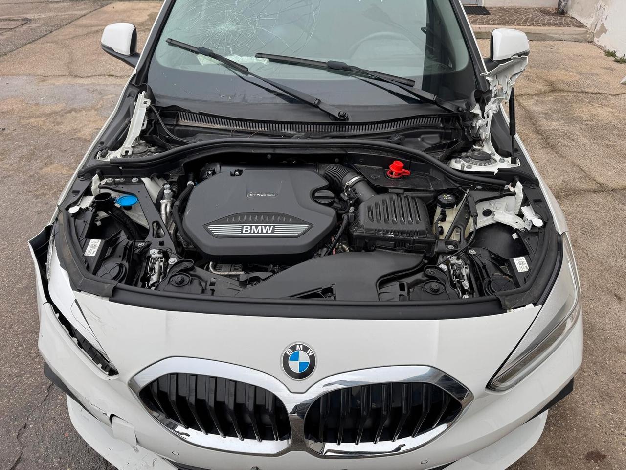 BMW 116 d F40 auto - START INCIDENTATA