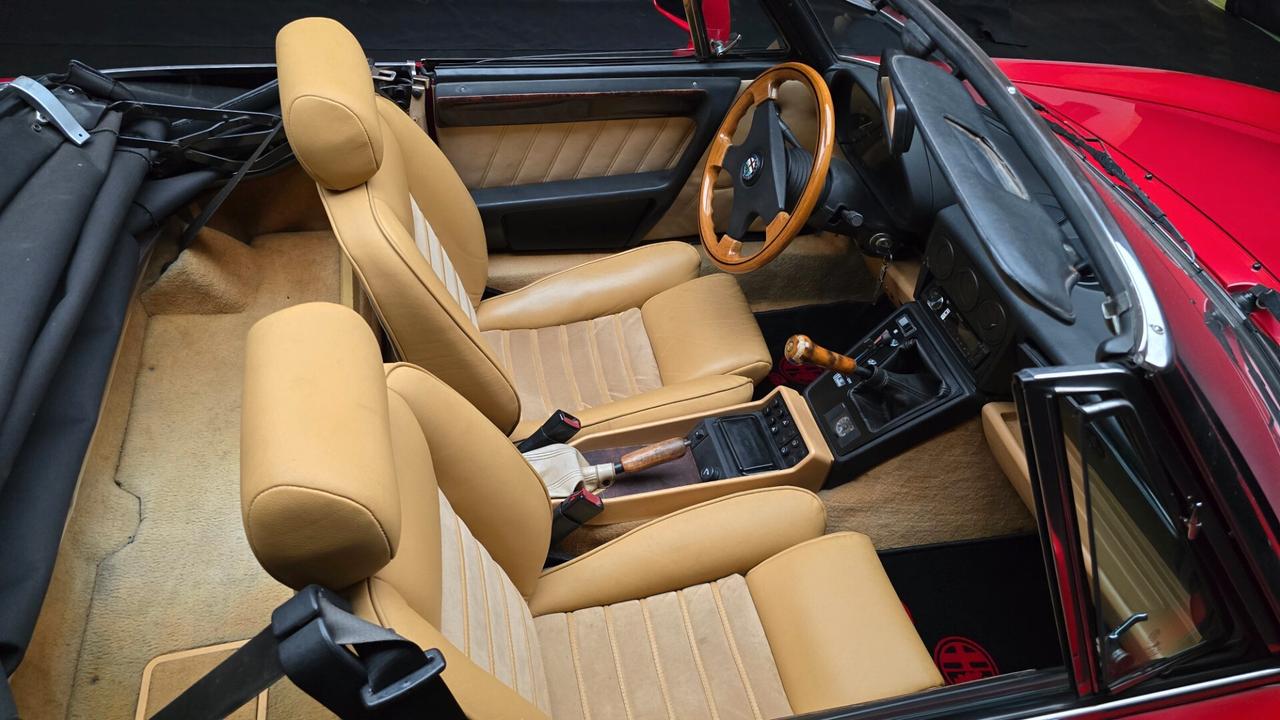 Alfa Romeo Spider 2.0i