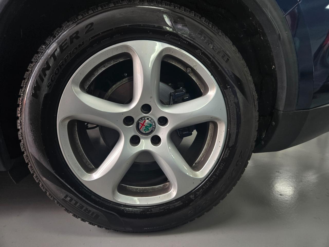Alfa Romeo Stelvio 2.2 Turbodiesel 180 CV AT8 RWD Business