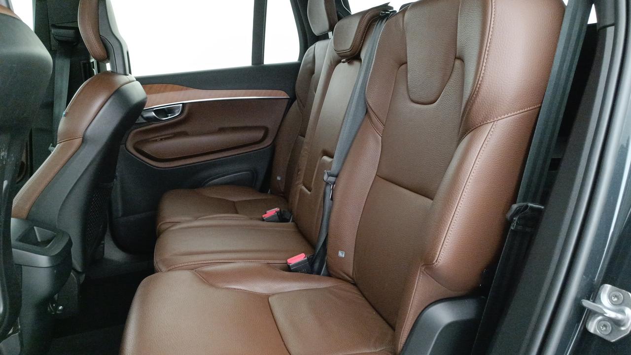 VOLVO XC90 2.0 b5 Momentum Pro awd 7p.ti geartronic