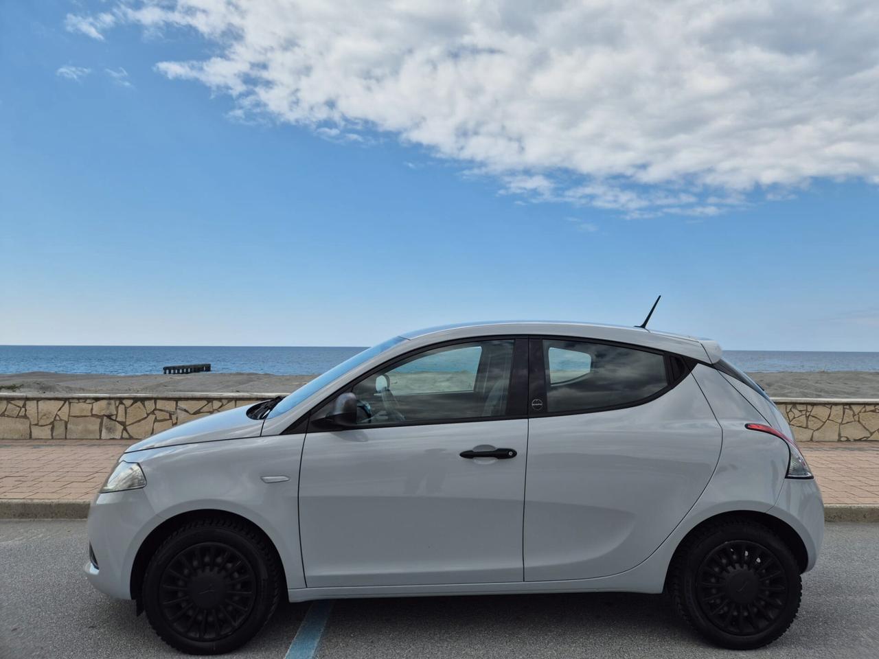 Lancia Ypsilon 1.0 FireFly 5 porte S&S Hybrid Ecochic Silver