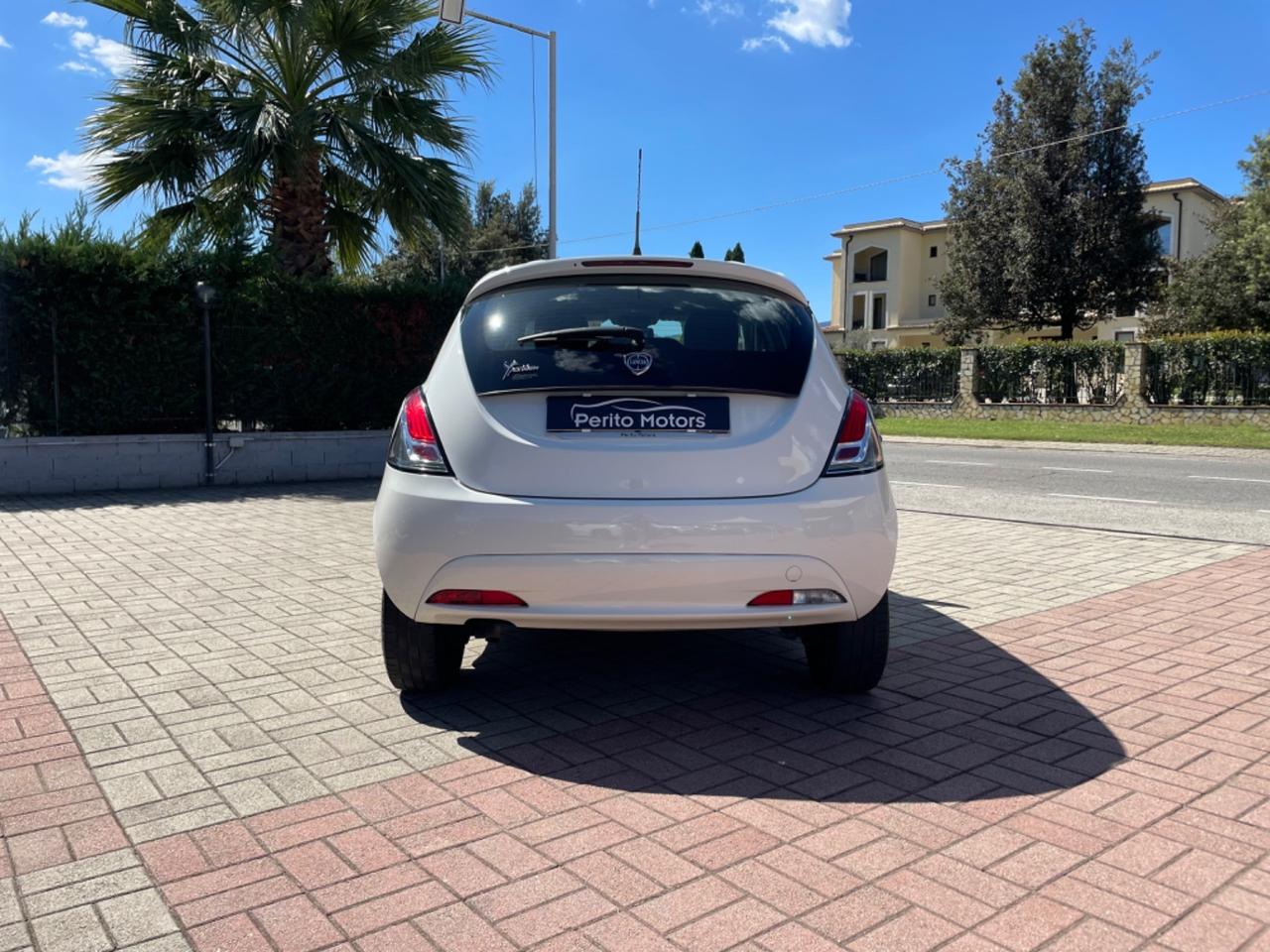 Lancia Ypsilon 1.2 69 CV 5 porte Silver