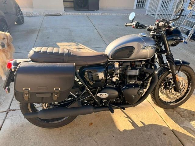 Triumph Bonneville T120 BLACK