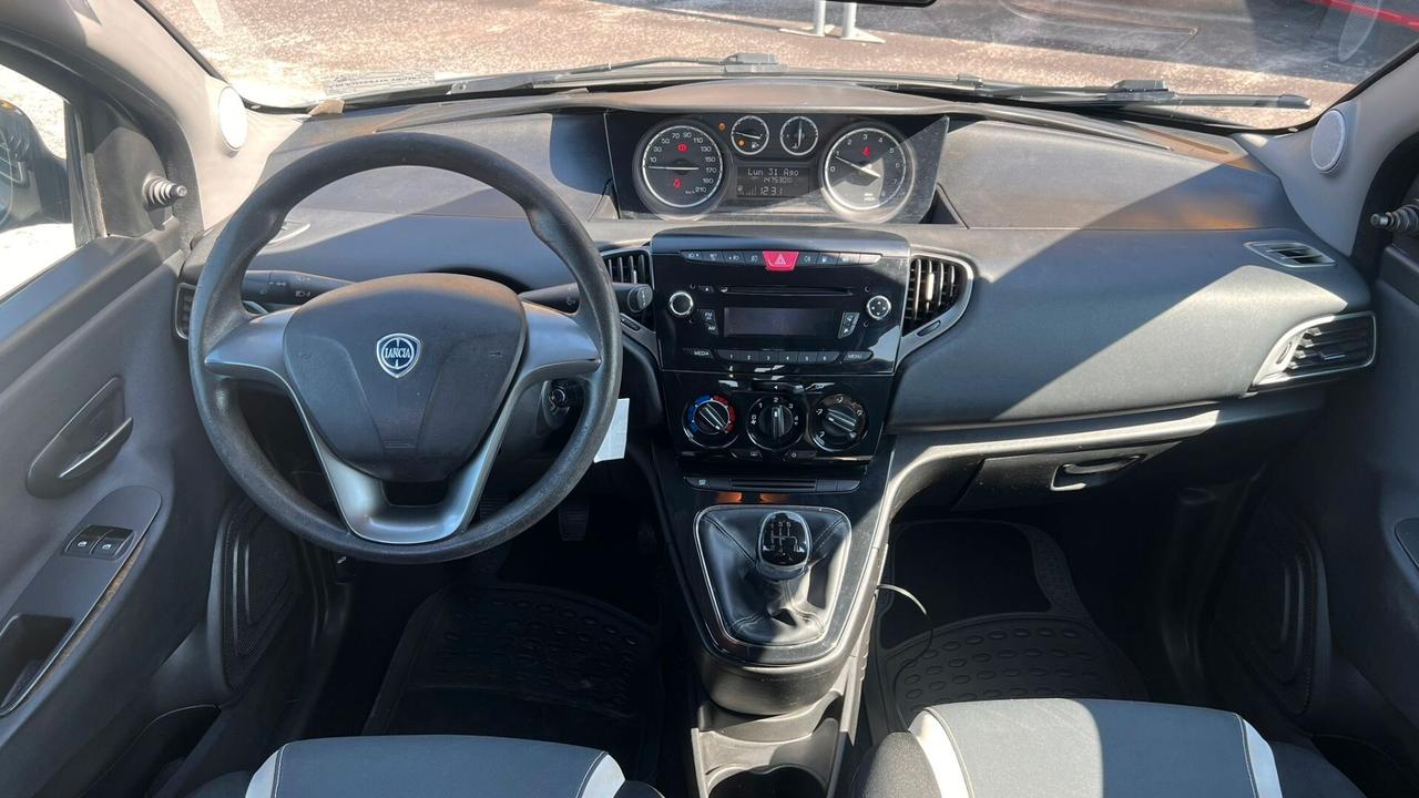 Lancia Ypsilon 1.2 69 CV 5 porte GPL Ecochic Silver