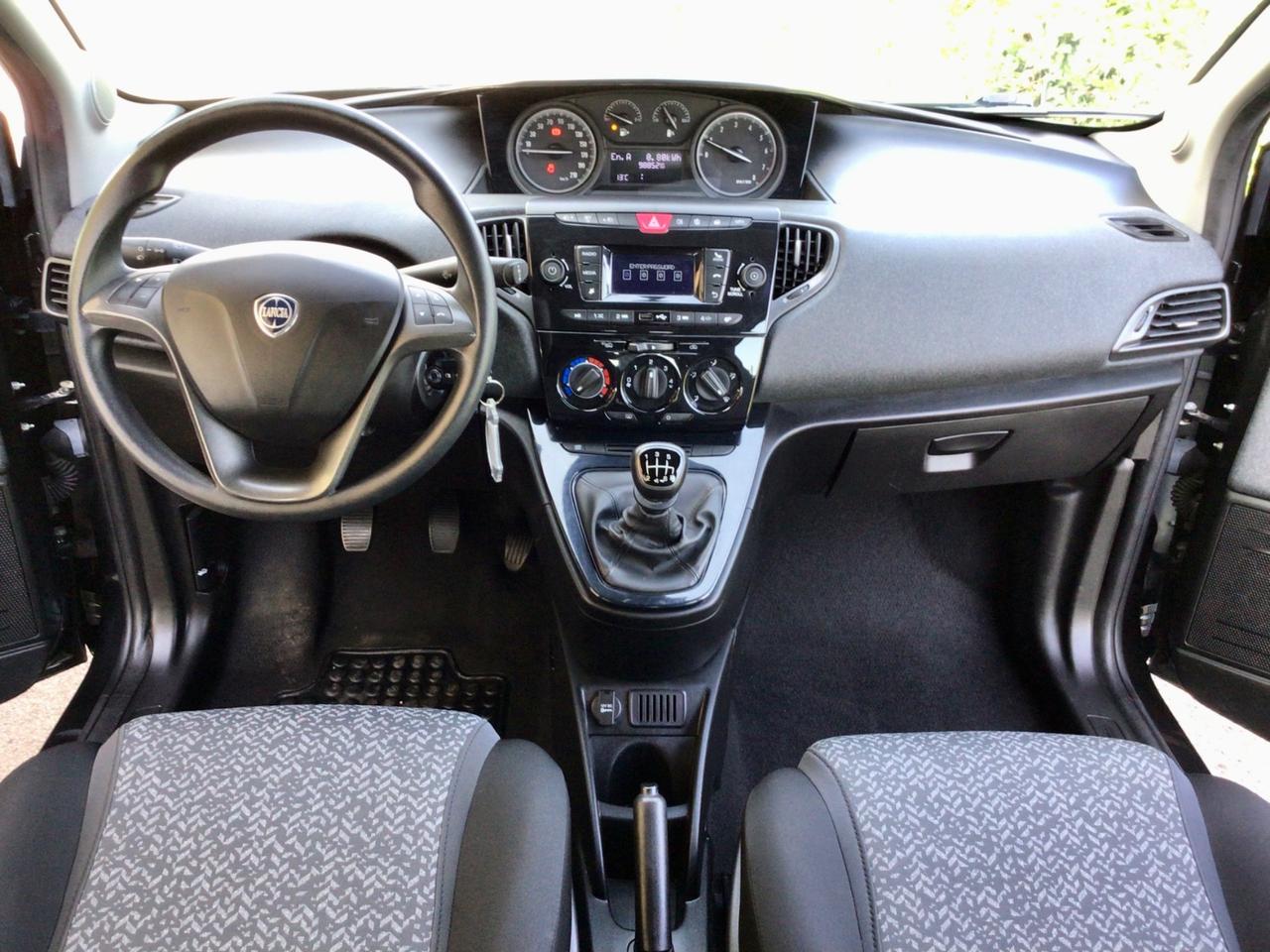 Lancia Ypsilon 1.0 70Cv FireFly 5 porte Hybrid Silver