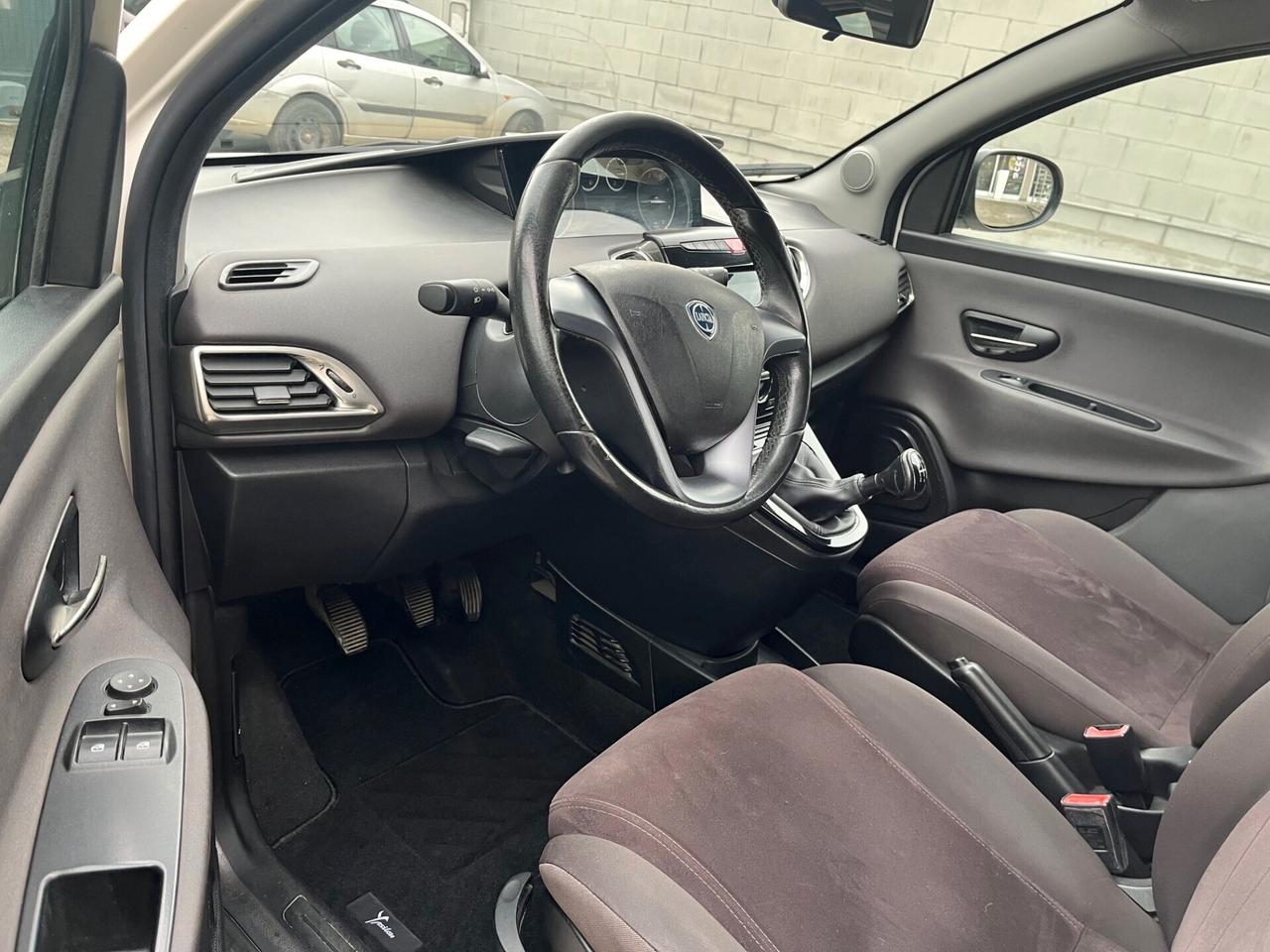 Lancia Ypsilon 1.3 mjt 95cv S&S Gold PDC/CLIMA. OK NEOPAT. PERF.