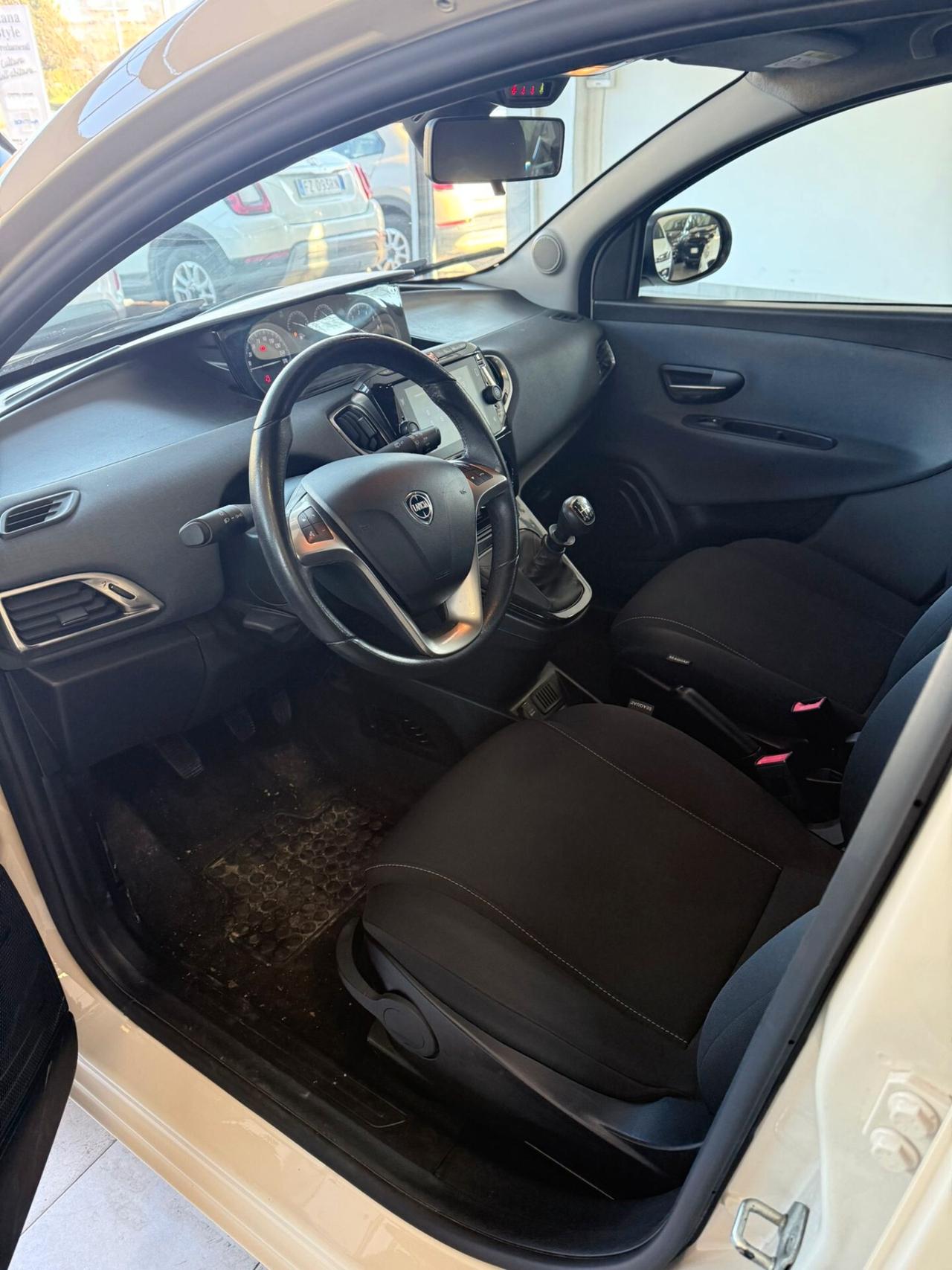 Lancia Ypsilon 1.0 FireFly 5 porte S&S Hybrid Ecochic Gold