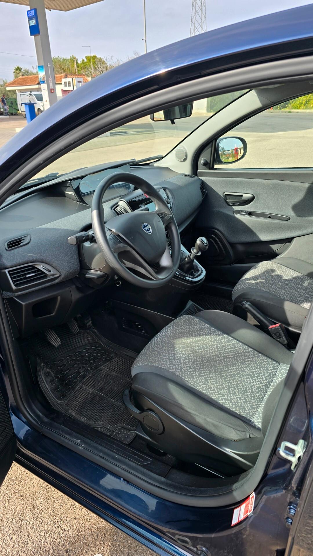 Lancia Ypsilon 1.2 69 CV 5 porte S&S Platinum