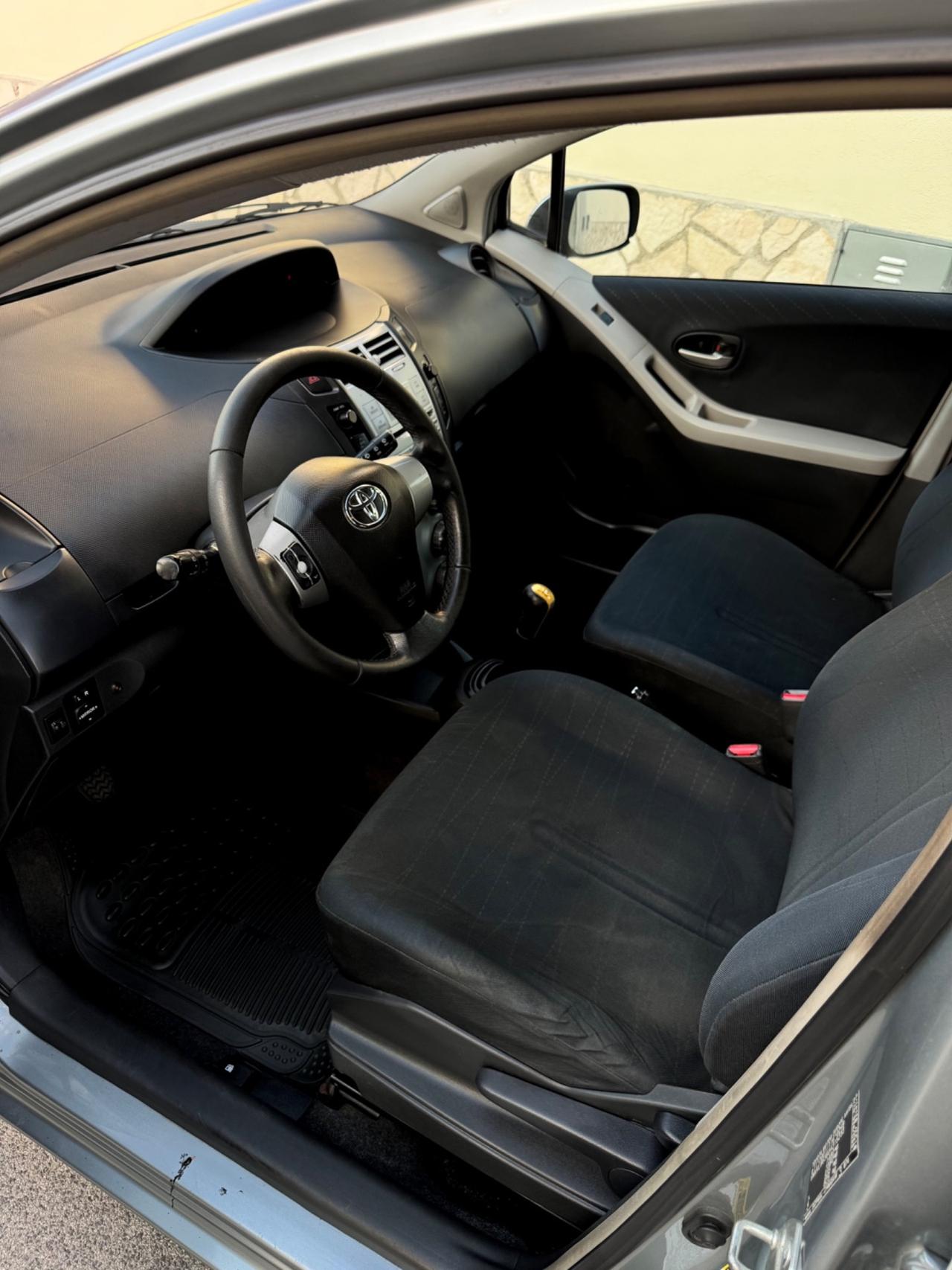 Toyota Yaris 1.3 BENZ UNICO PROPRIETARIO