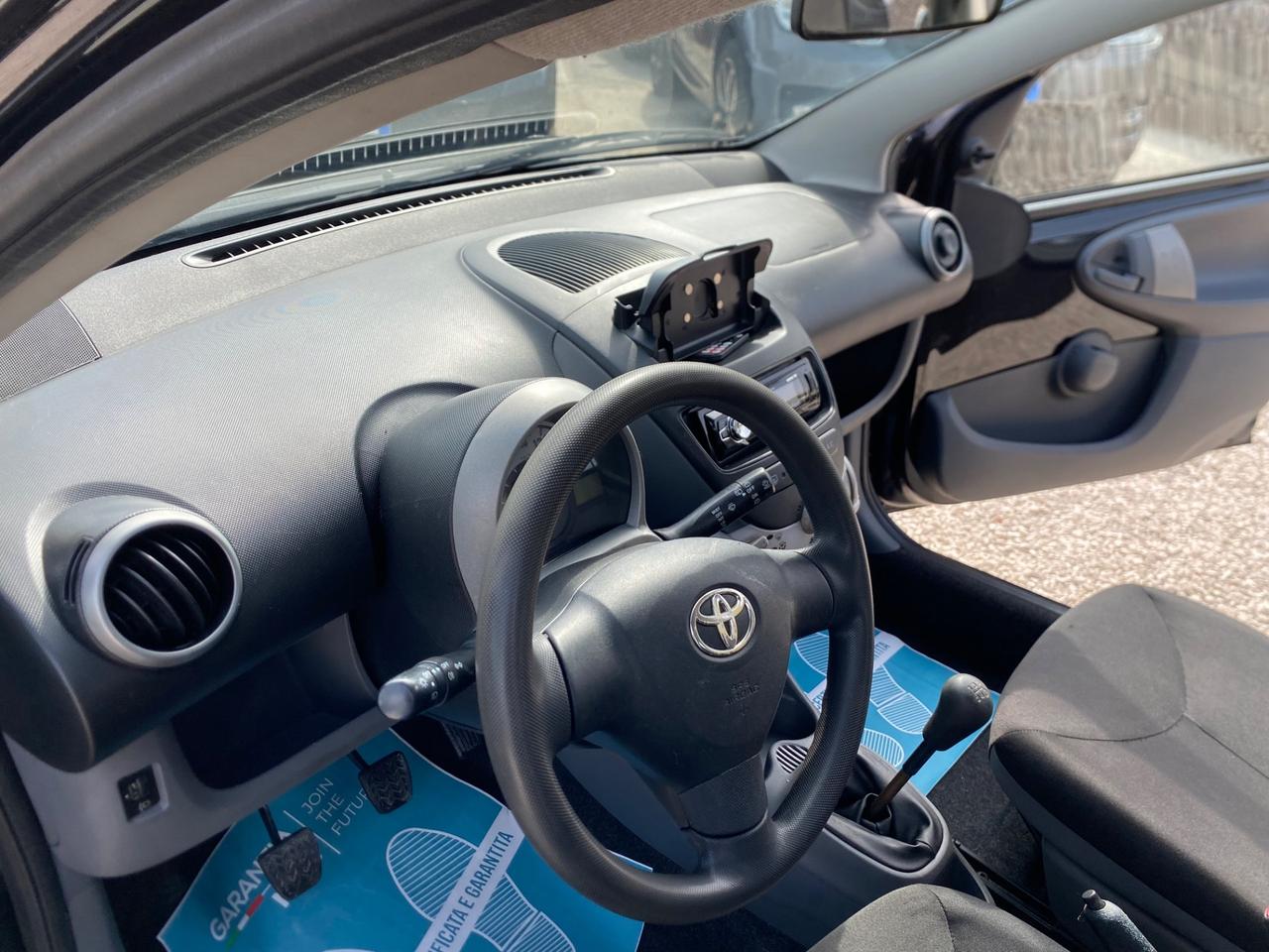 Toyota Aygo 1.0 12V VVT-i 5 porte Sol UNICO PROPIETARIO NEOPATENTATI GARANZIA 12 MESI