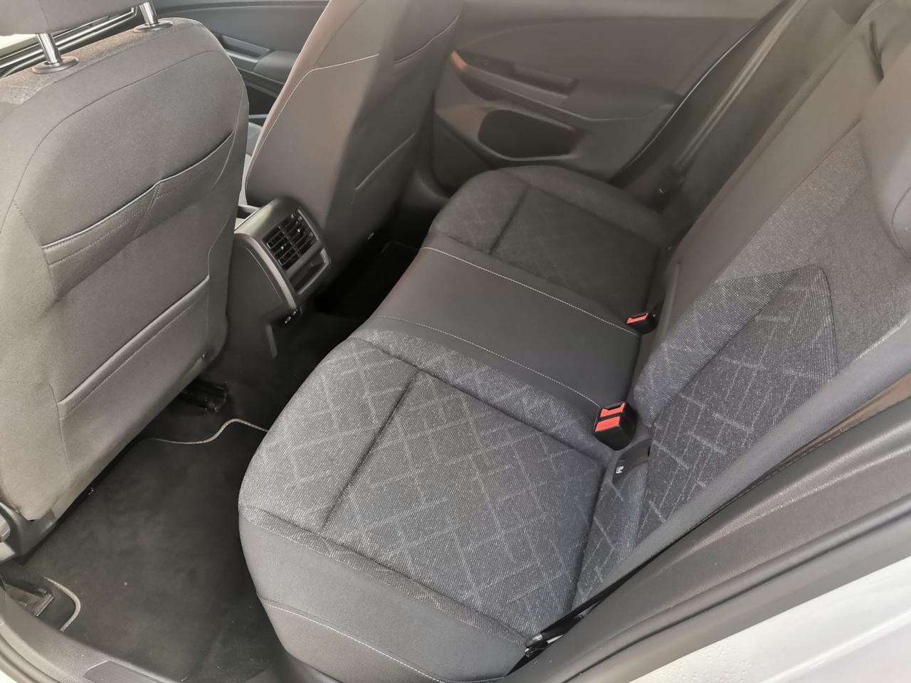 VW Golf 8 2.0 TDI 150 CV DSG SCR Life