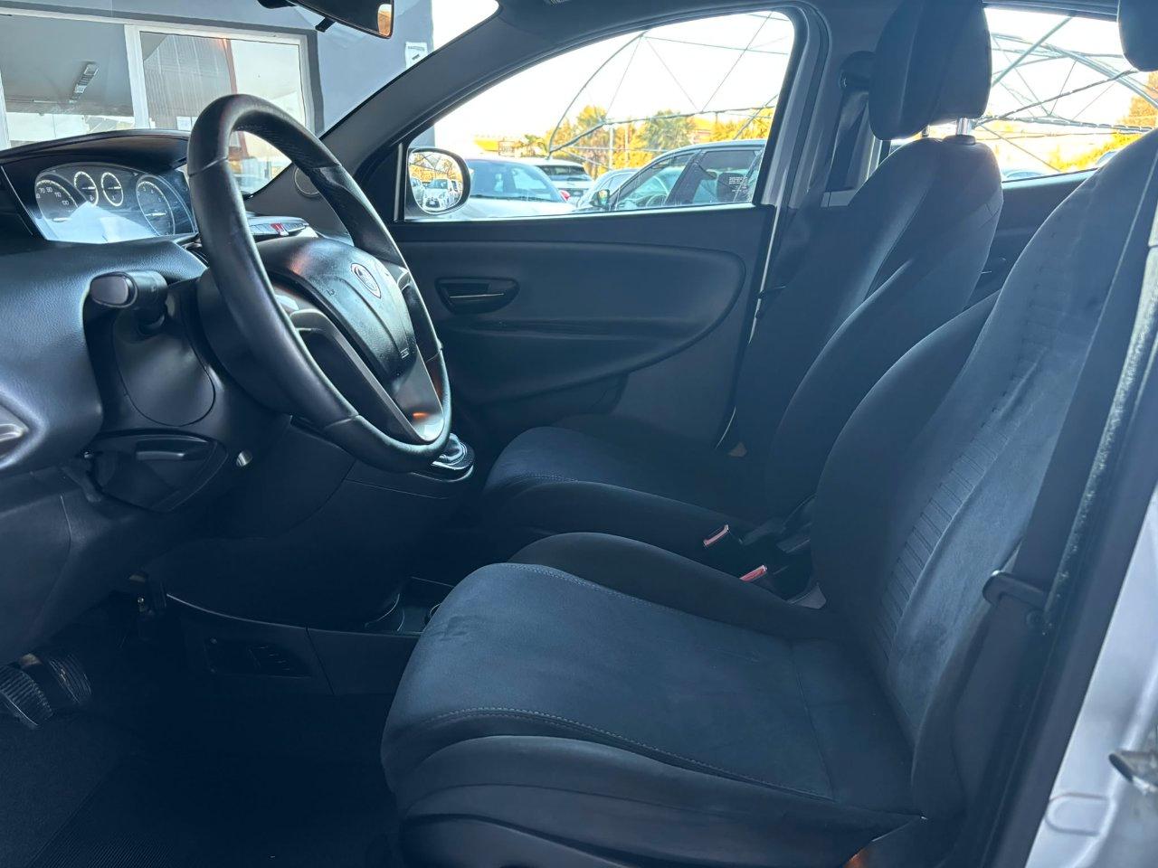 Lancia Ypsilon 5 Porte Ypsilon 1.2 8v Silver s&s 69cv E6