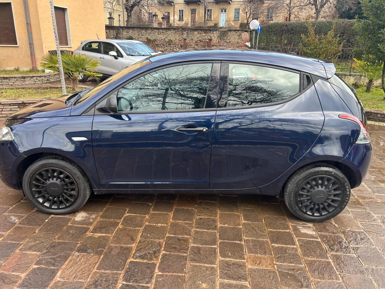 Lancia Ypsilon 1.0 Hybrid Ecochic