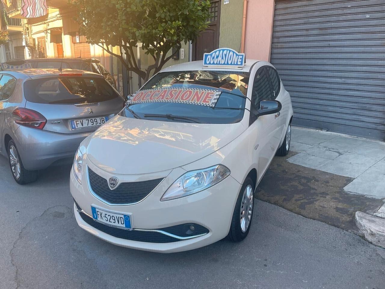 Lancia Ypsilon 1.2 69 CV 5 porte Gold