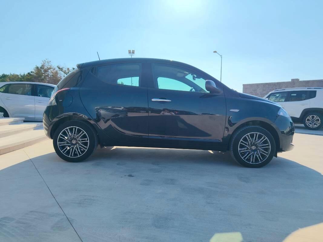 Lancia Ypsilon III 1.0 firefly hybrid Gold s&s 70cv