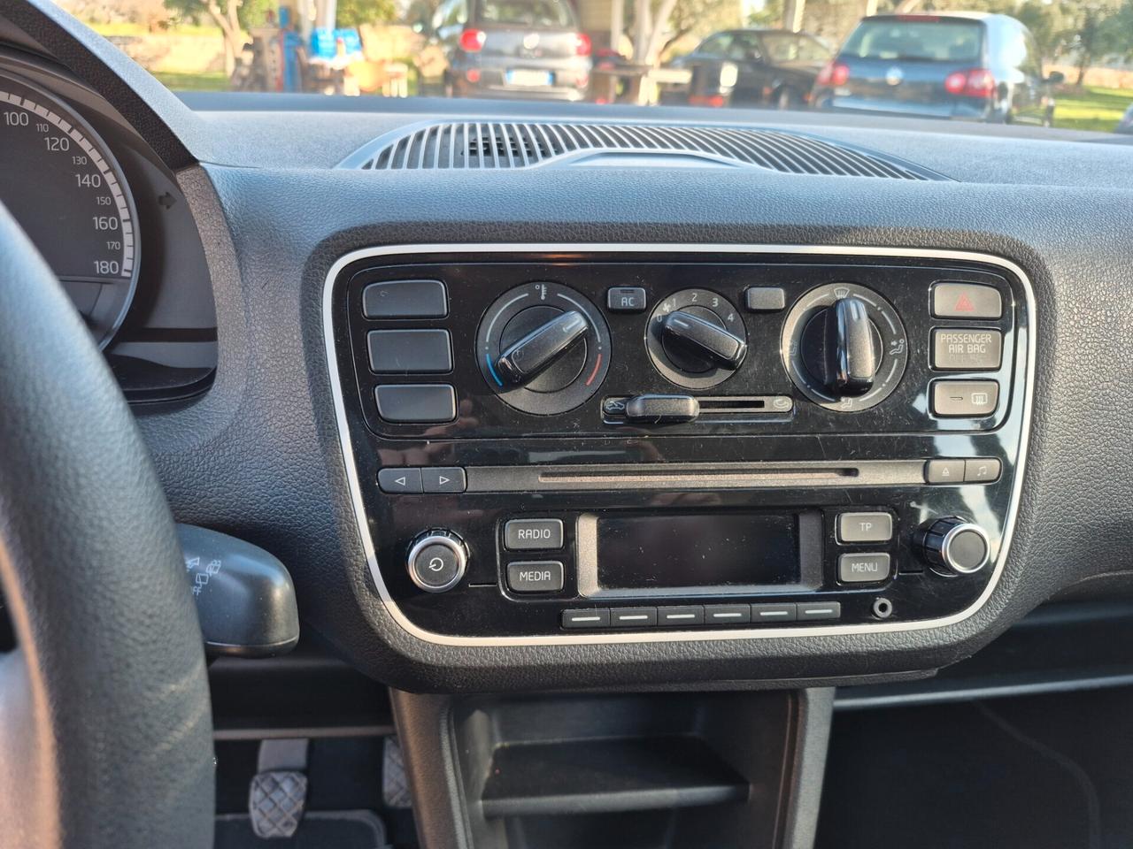 Volkswagen up! 1.0 75 CV 3p. take up!