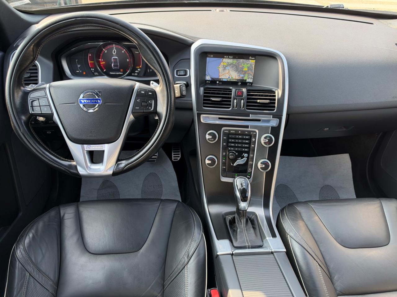 Volvo XC 60 D5 AWD Geartronic R-design Momentum