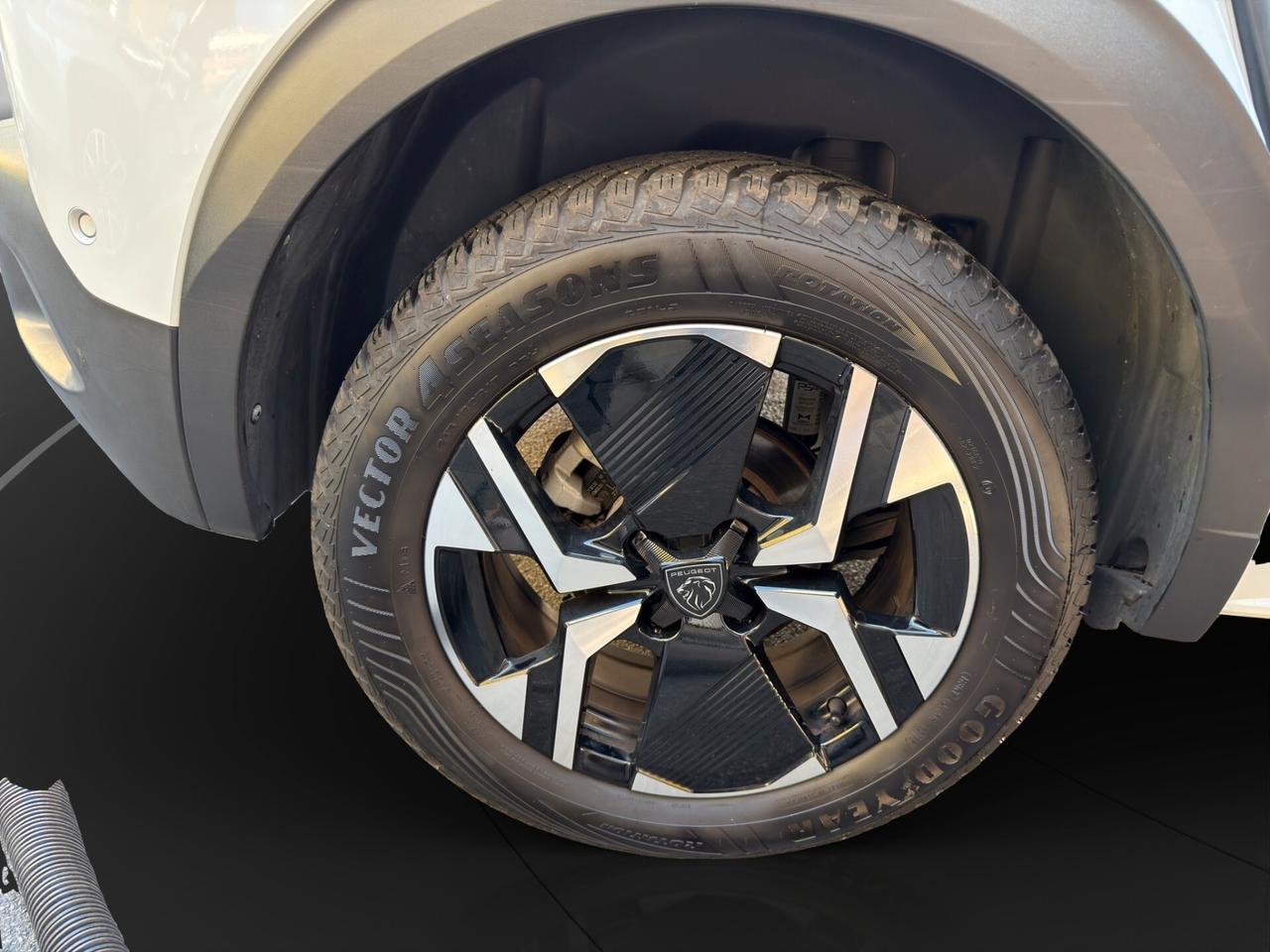 Peugeot 2008 PureTech 130 S&S EAT8 GT