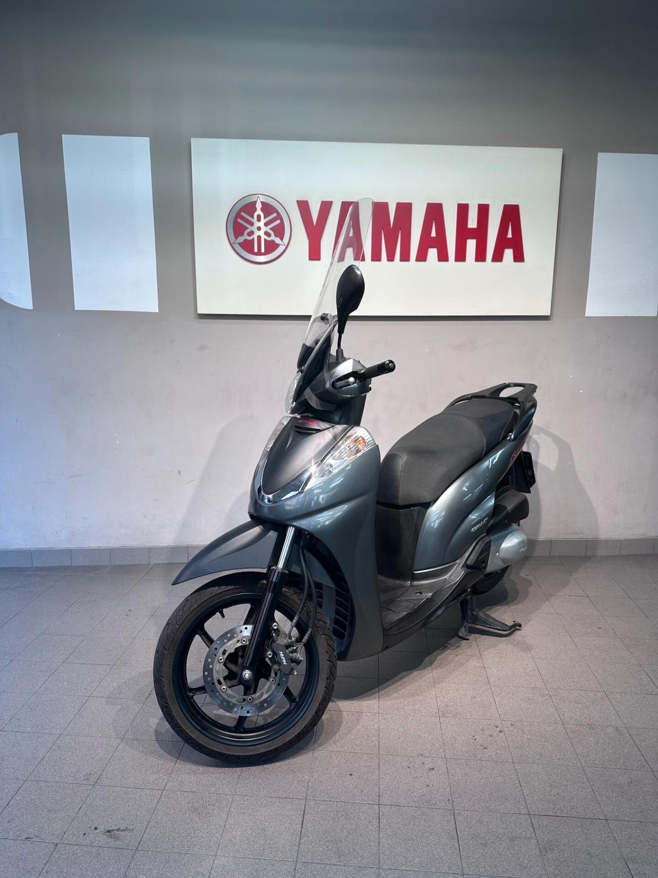 Honda SH 300 i total grey