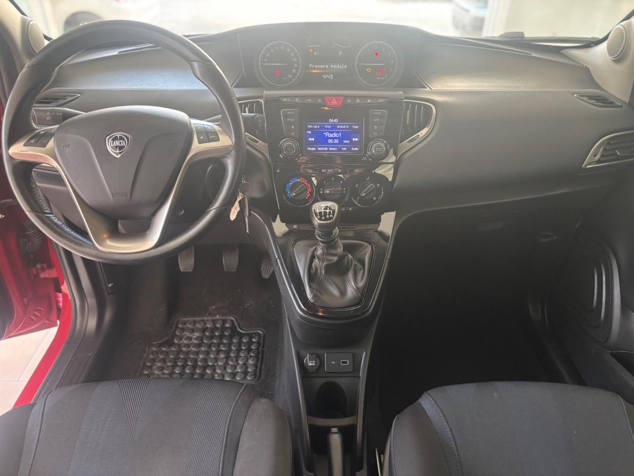 Lancia Ypsilon 1.0 FireFly 5 porte S&S Hybrid Ecochic Silver