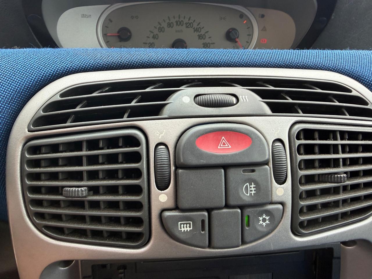 LANCIA Y ELEFANTINO 1.2 BENZINA CLIMA FUNZIONATE