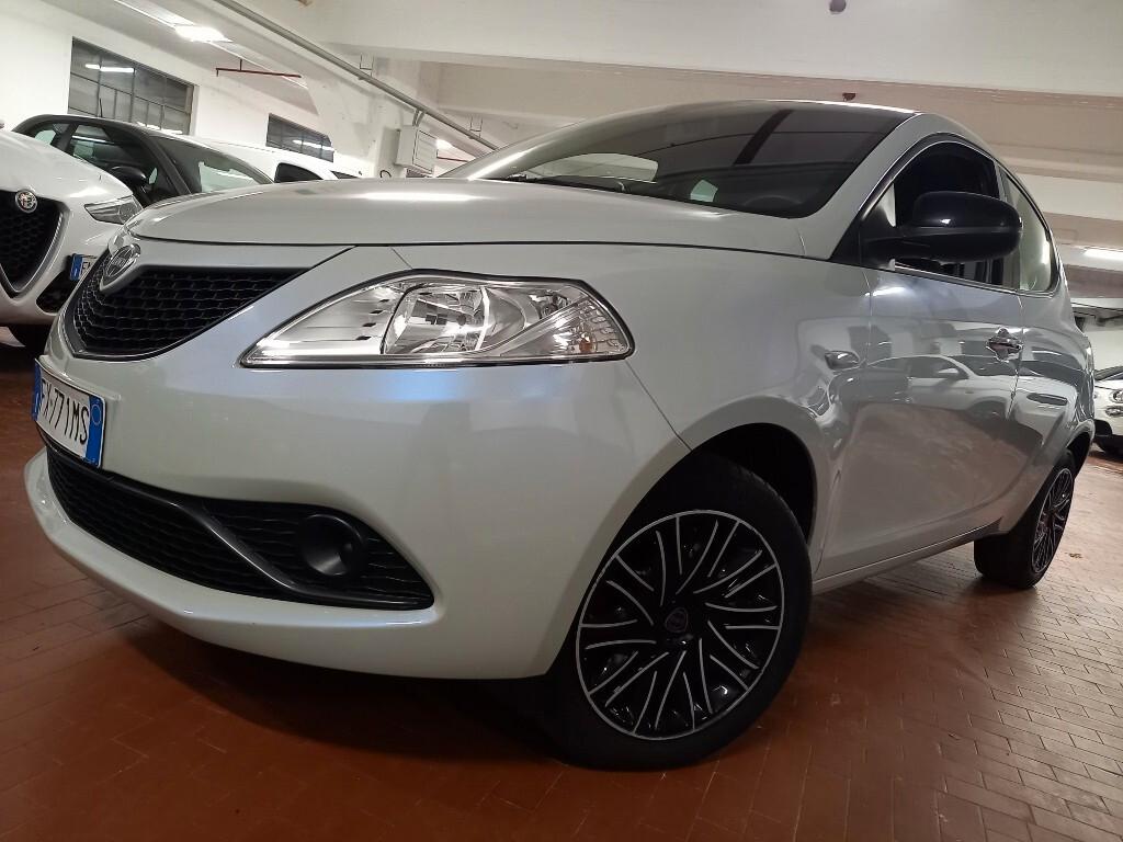 Lancia Ypsilon 1.2 69 CV 5 porte S&S Gold