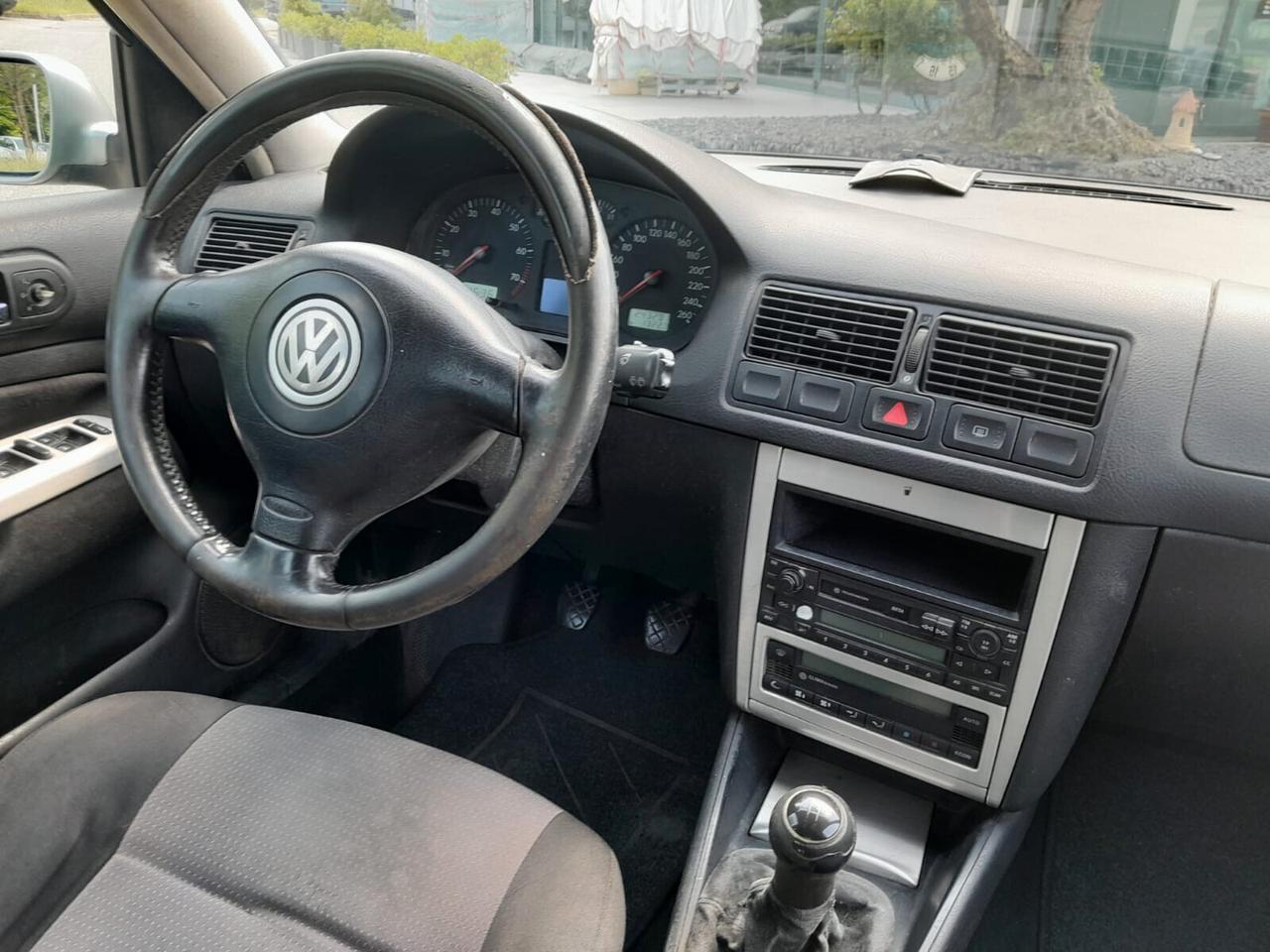 Volkswagen Golf 1.6 16V cat 5p. Highline