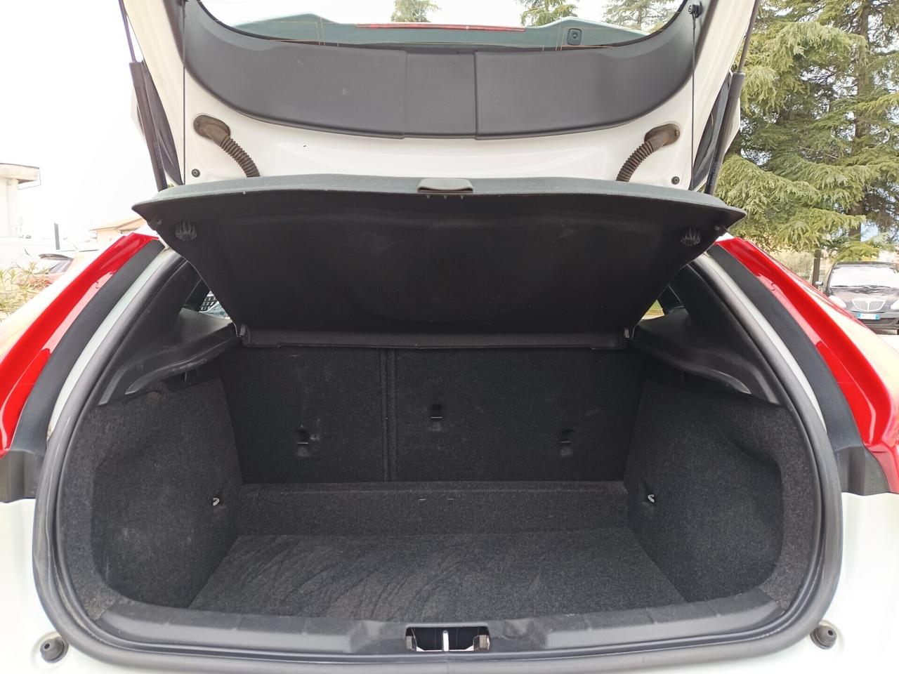 Volvo V40 D2 1.6 Momentum Tua a 164€/*mese