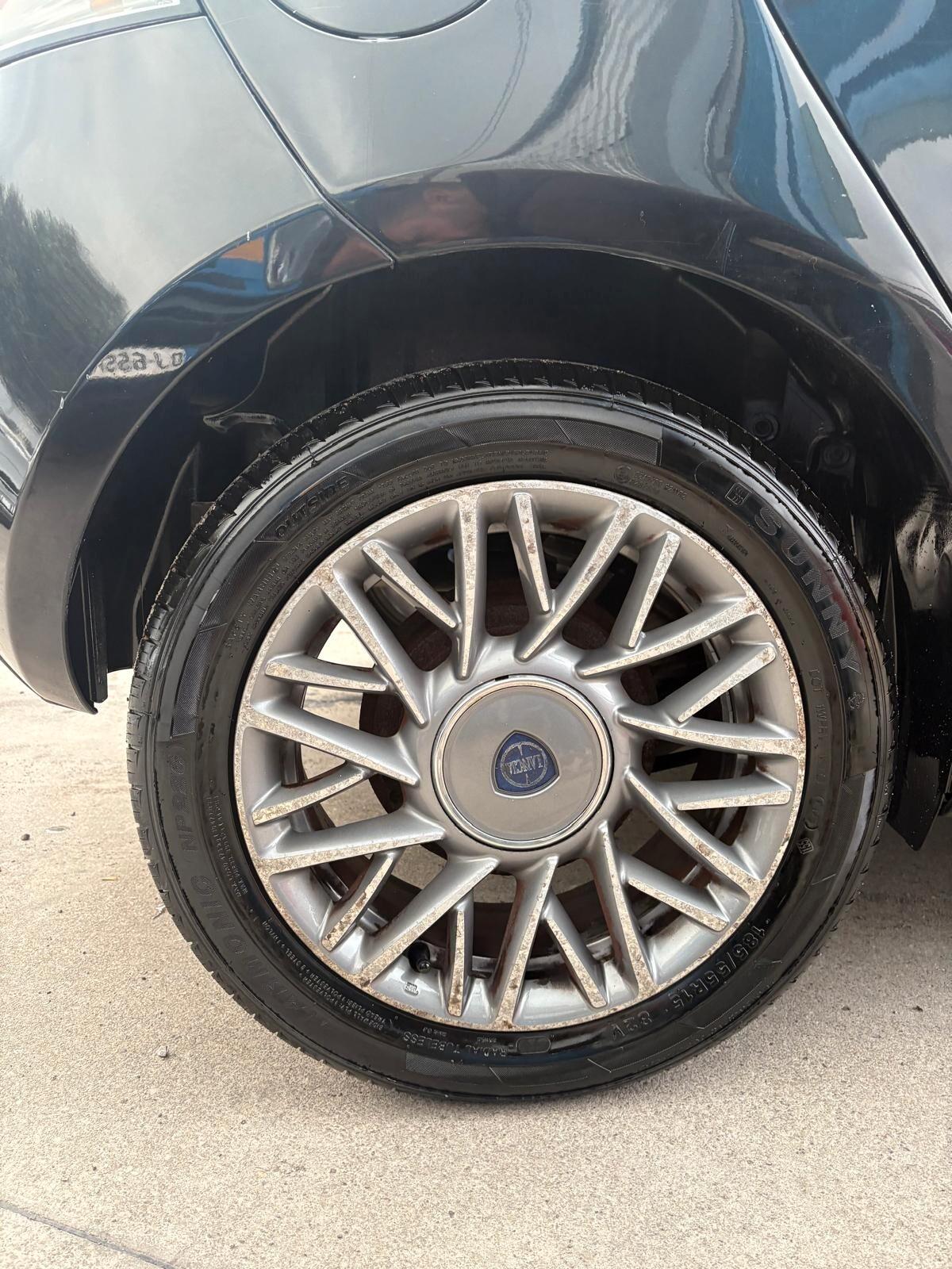 Lancia Ypsilon 1.2 69 CV Unyca