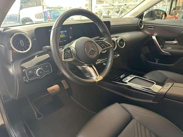 Mercedes-Benz CLA 180 Shooting Brake d auto FATTURABILE PARI AL NUOVO