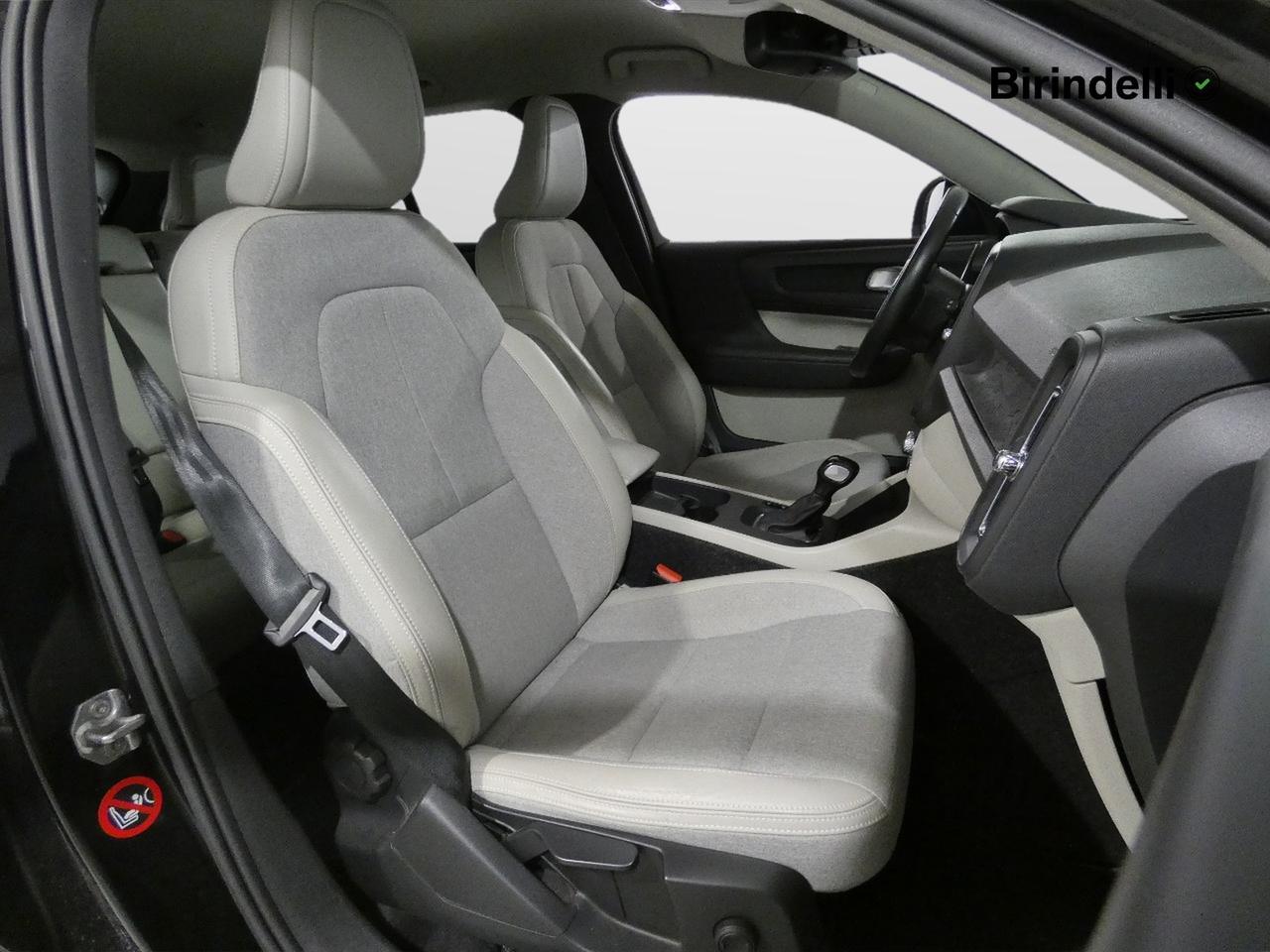 VOLVO XC40 (2017-->) - XC40 T3