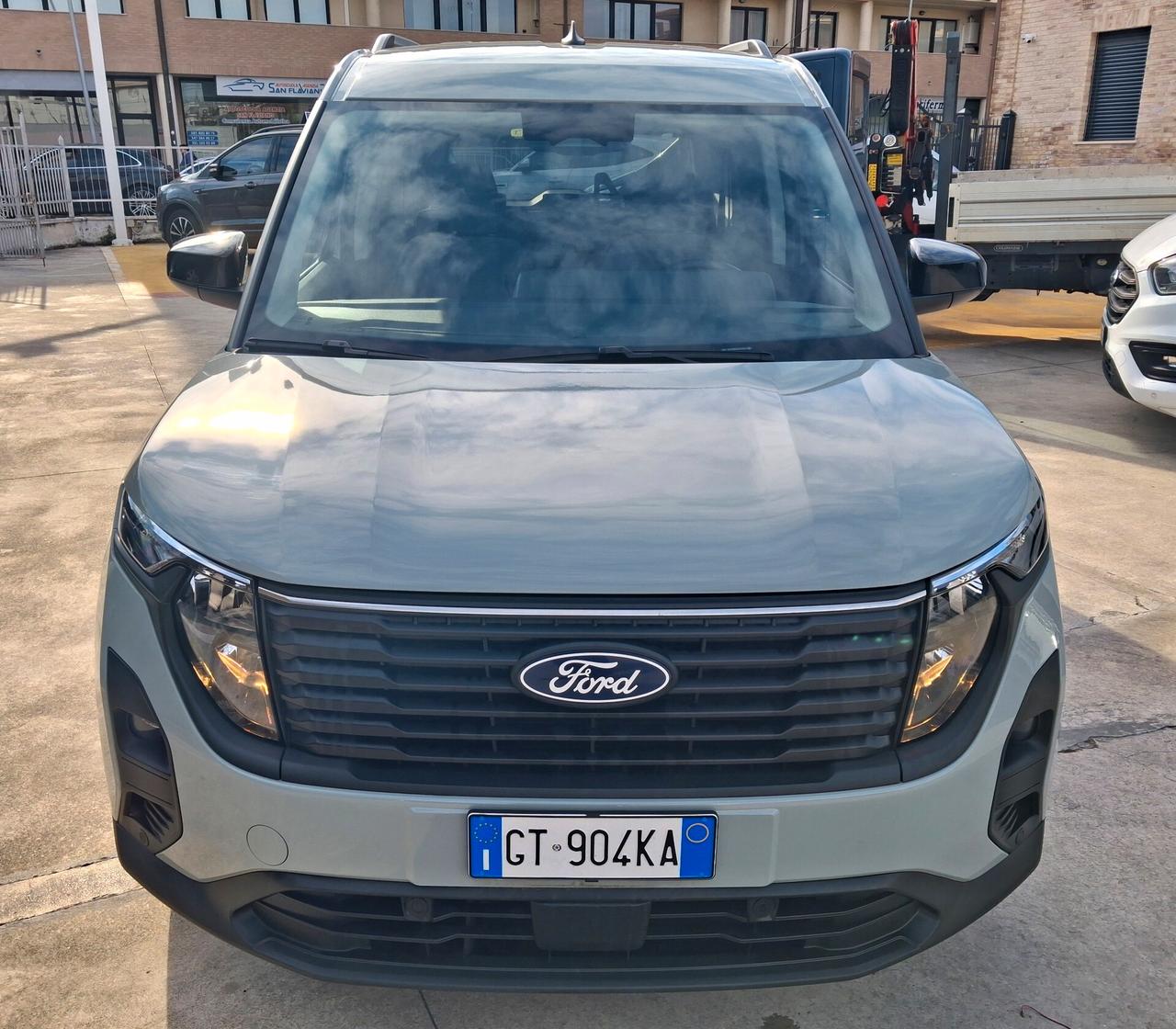 Ford Tourneo Courier 1.0 EcoBoost Titanium