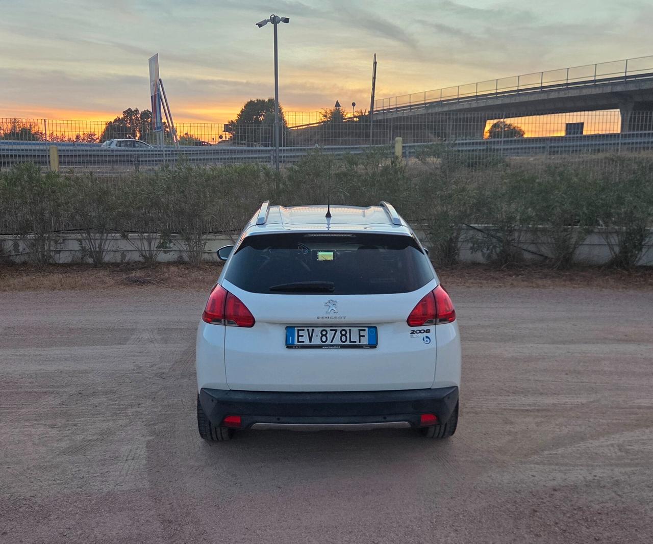 Peugeot 2008 1.6 e-HDi 115 CV Stop&Start Féline