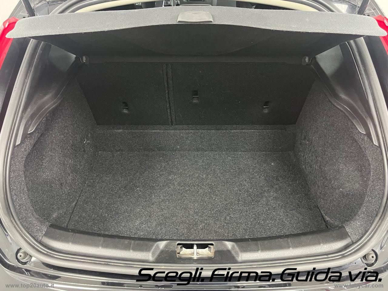 VOLVO V40 Cross Country D2 Kinetic|GANCIO TRAINO