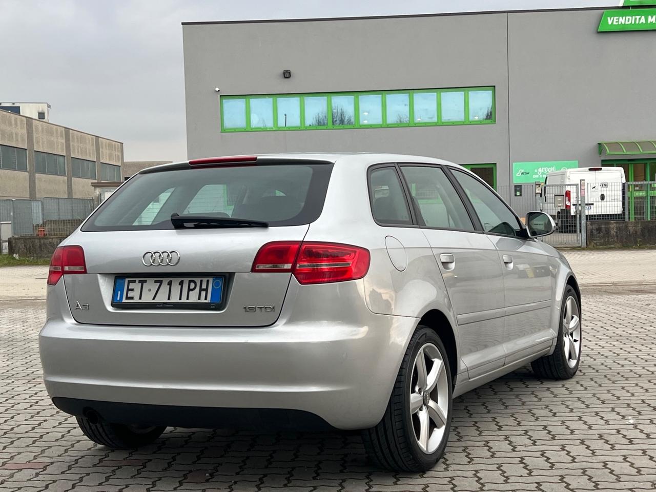 Audi A3 1.6 TDI 105 CV CR Ambiente