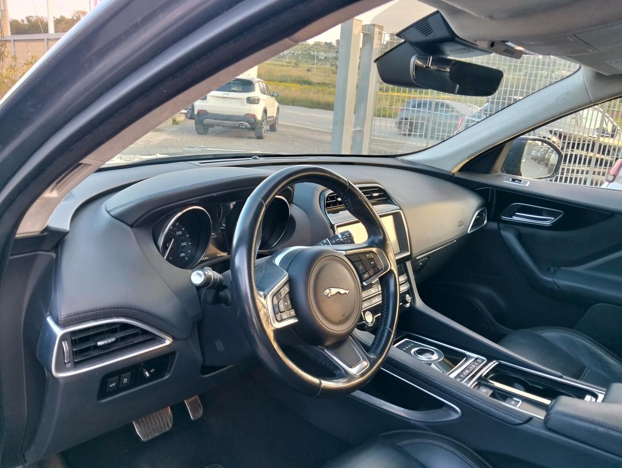 Jaguar F-Pace 2.0 D 180 CV AWD aut. Portfolio