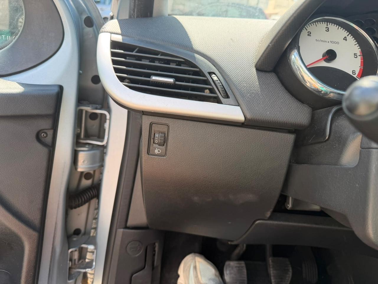 Peugeot 207 1.4 HDi 70CV 5p. Active