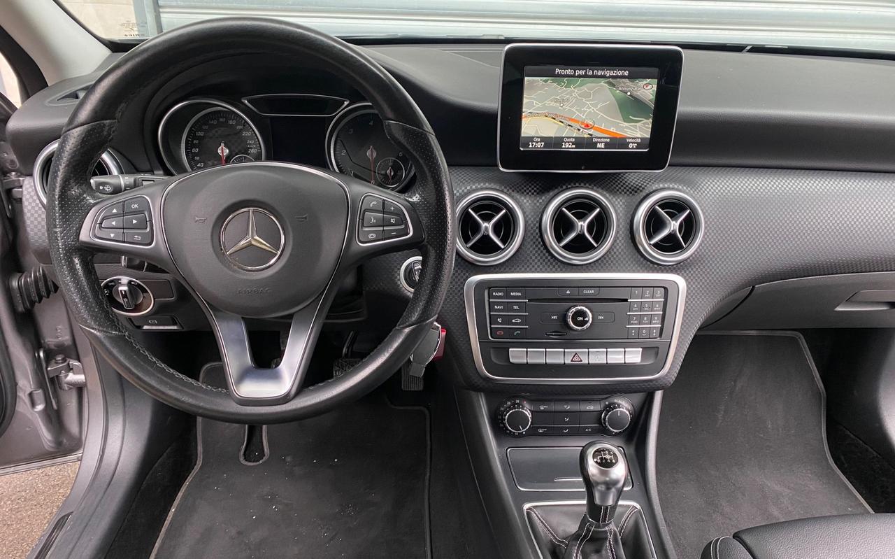 Mercedes-Benz A 180d 1.5 109cv Premium - 2017