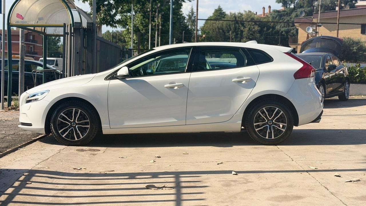 Volvo V40 D2 R-design