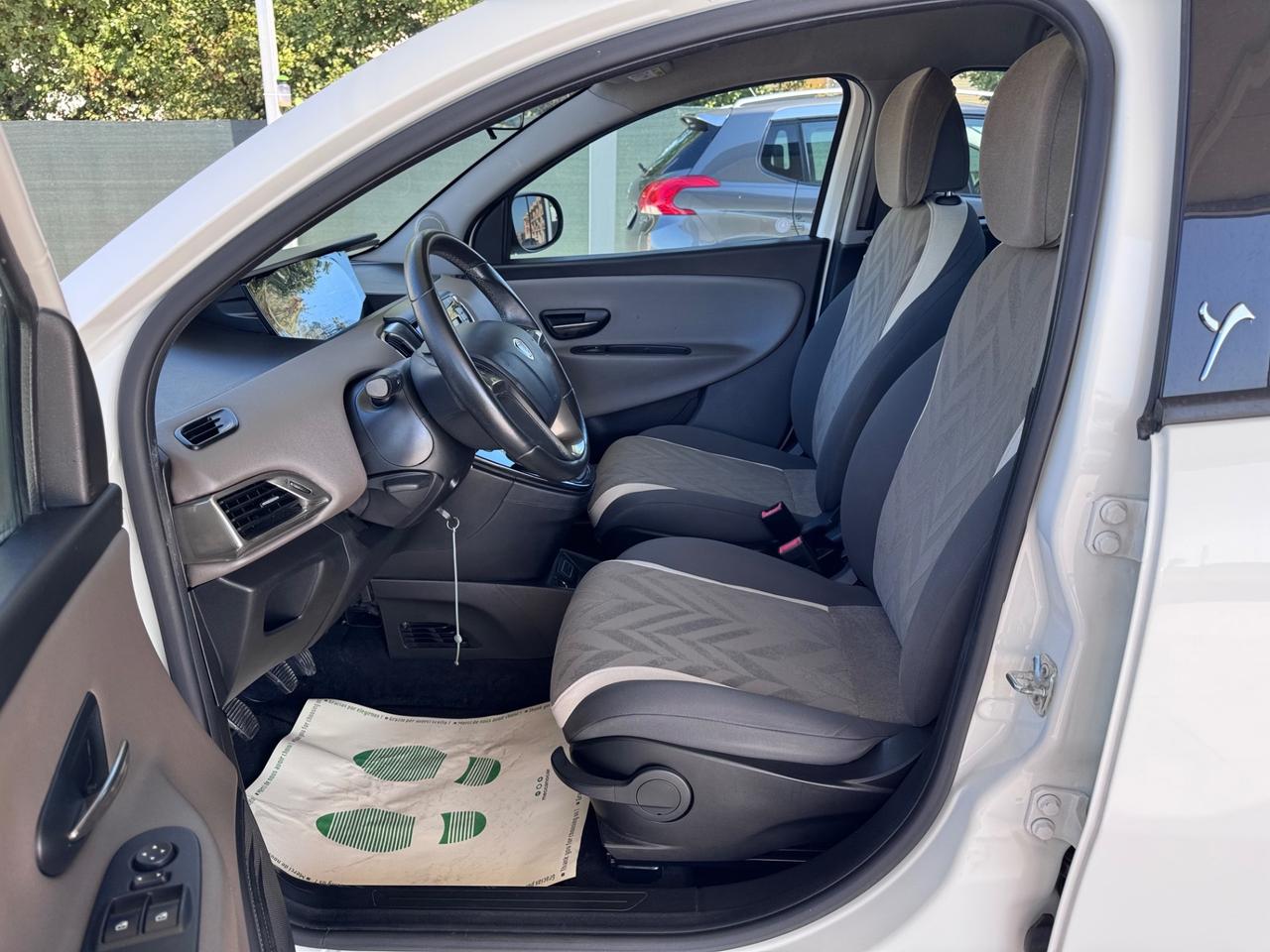 Lancia Ypsilon 1.2 69 CV 5 porte Gold